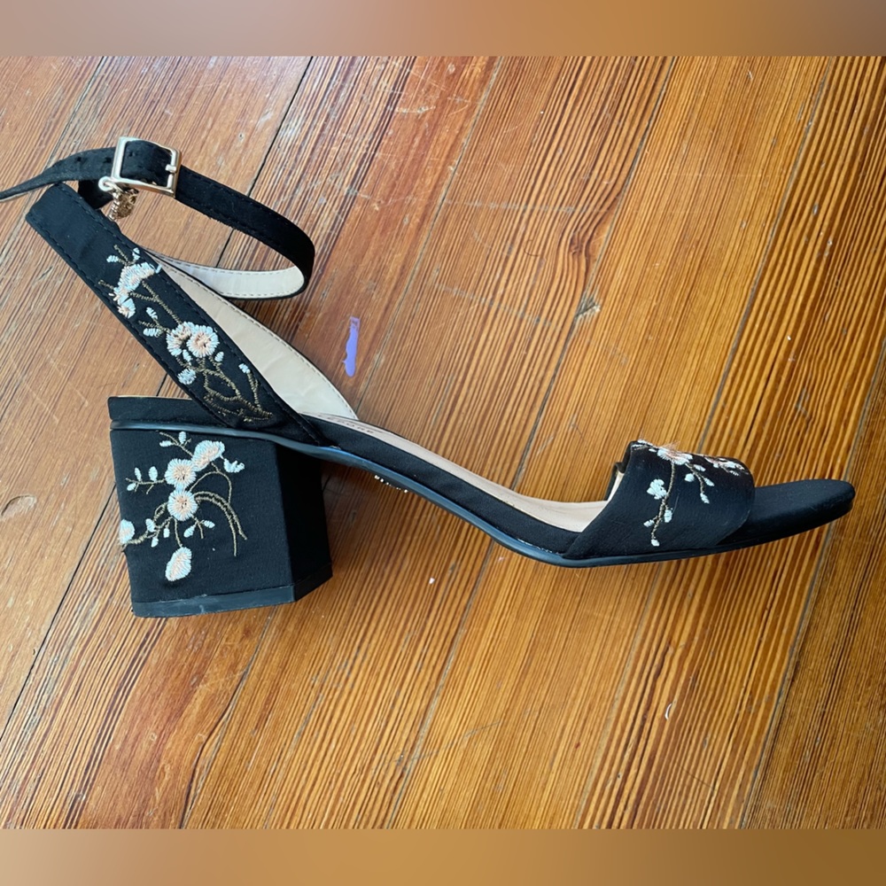 Floral embroidered heel